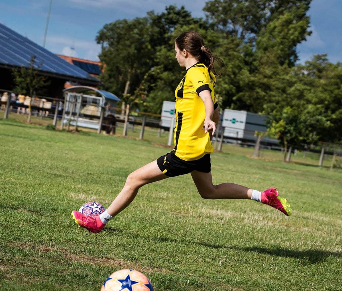 Voetbal op het sportveld