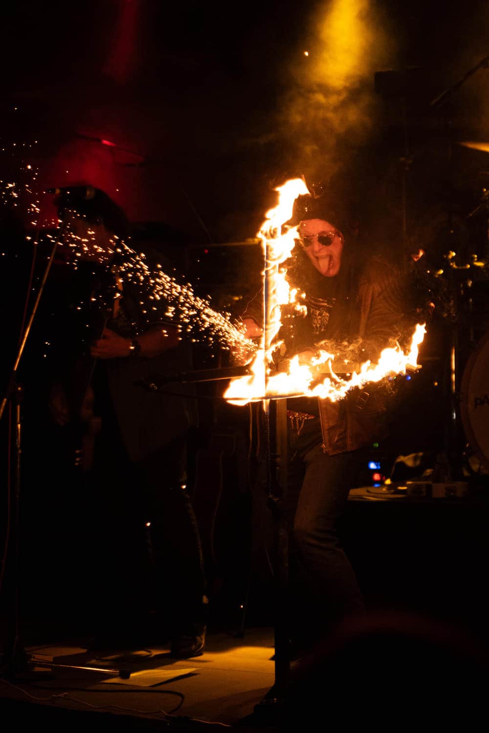 Feuershow mit Funkenflug