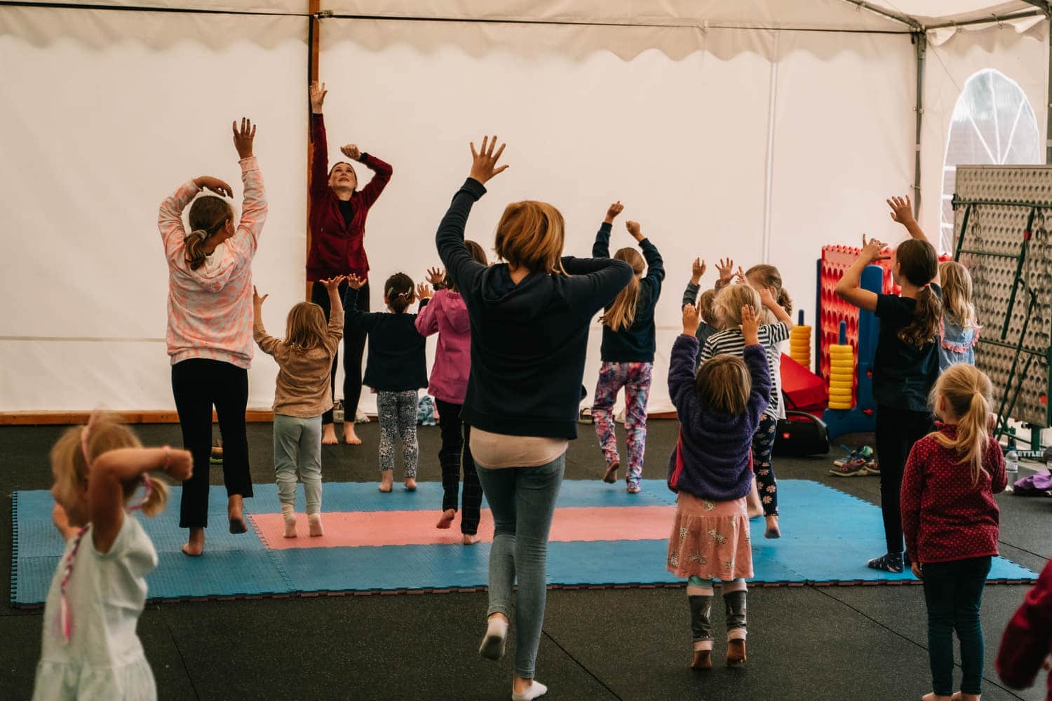 Kindergruppe beim Yoga