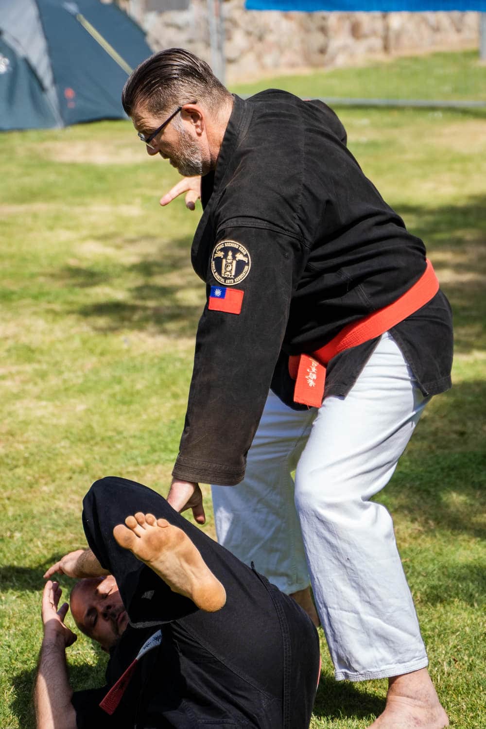 Partnerübung beim Kampfsporttraining