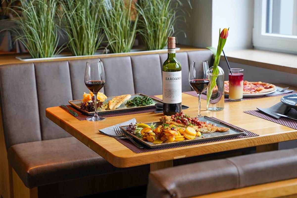 Gedeckter Tisch im Restaurant Bootsmann