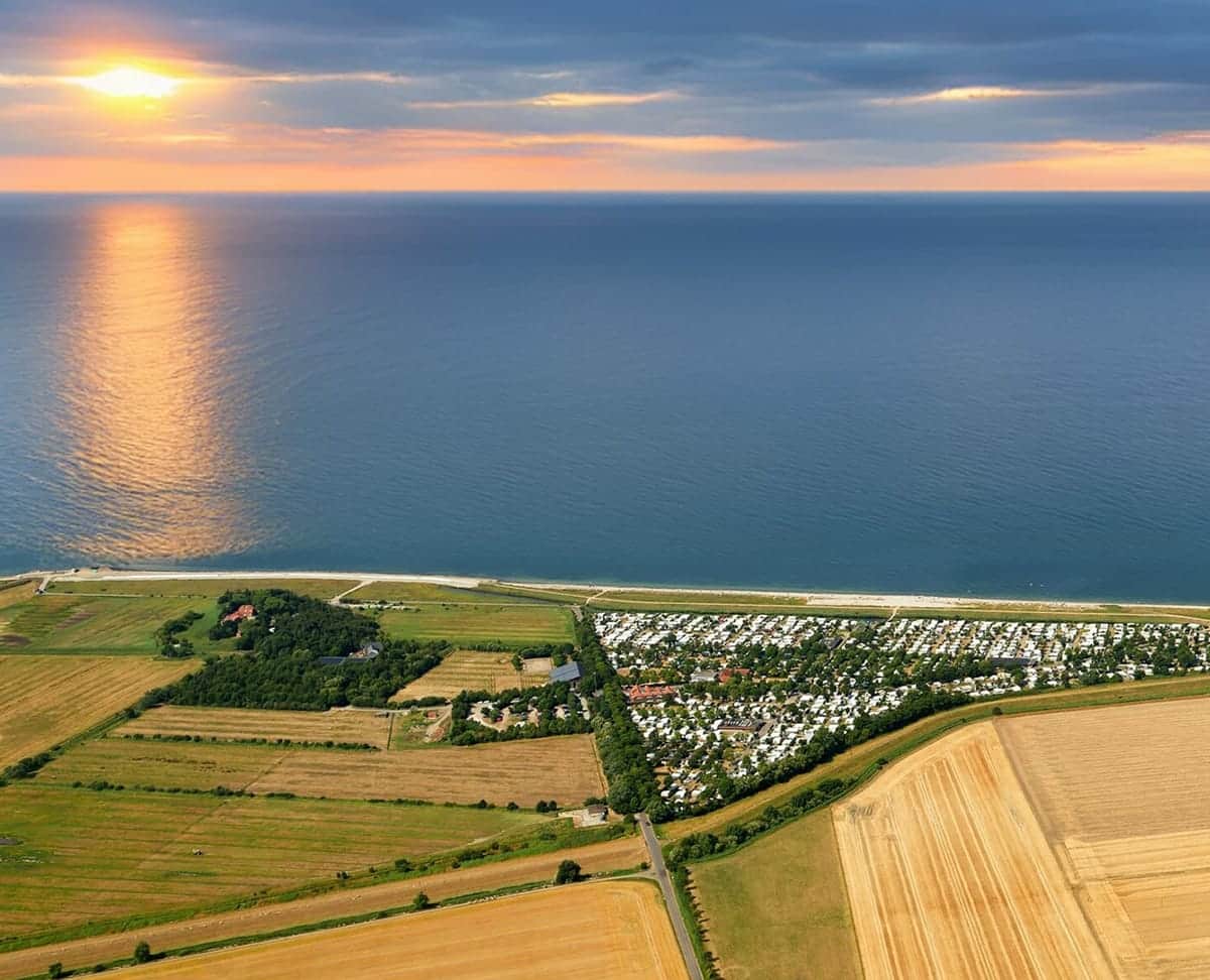 Sonnenuntergang über der Ostsee vor dem Campingplatz
