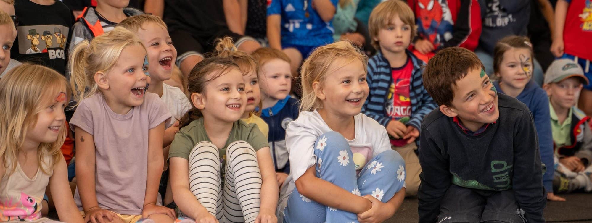 Enfants au programme d'animation du camping